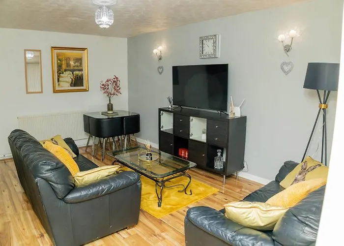 Charming 2-Bedroom In Manchester